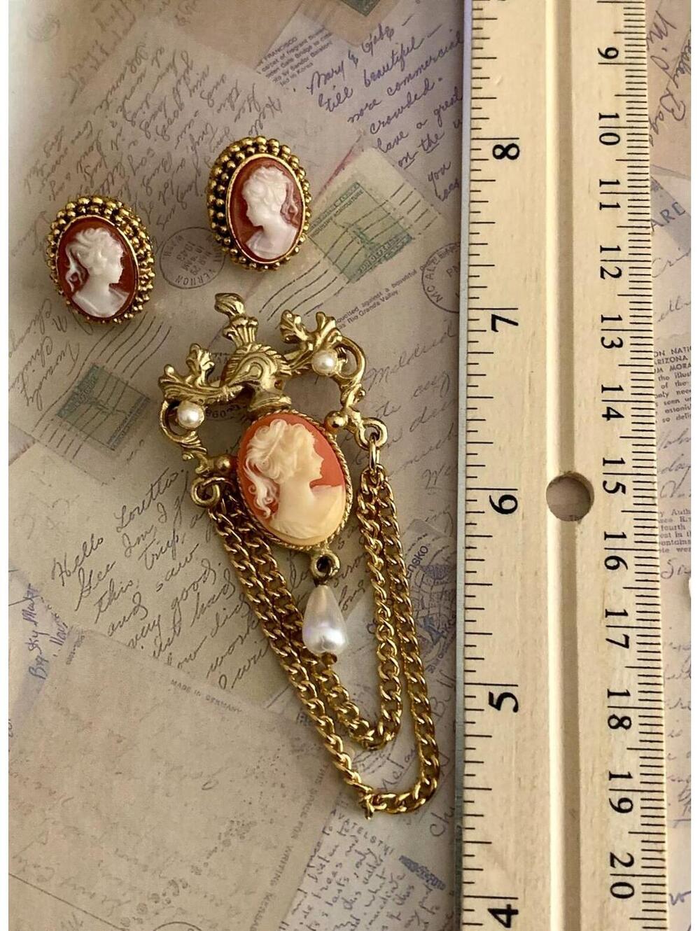 Vintage Carved Shell Portrait Cameo Chain Swag Brooch & Earring Set - Picture 3 of 3